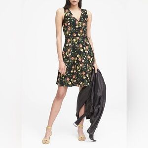 Banana Republic Size 2 Floral Wrap Dress, Black Print NWT